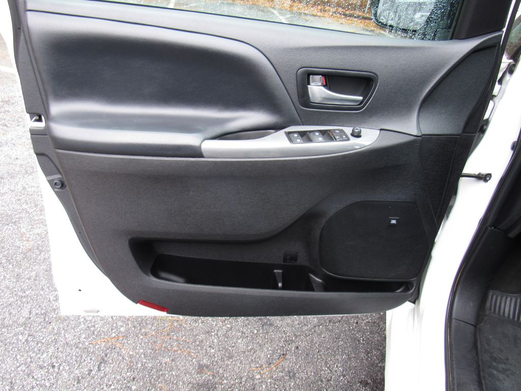 2019 Toyota Sienna Image 33