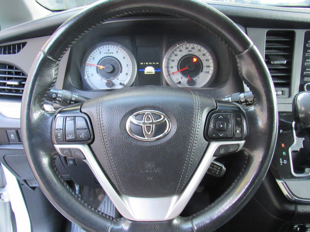 2019 Toyota Sienna Image 14