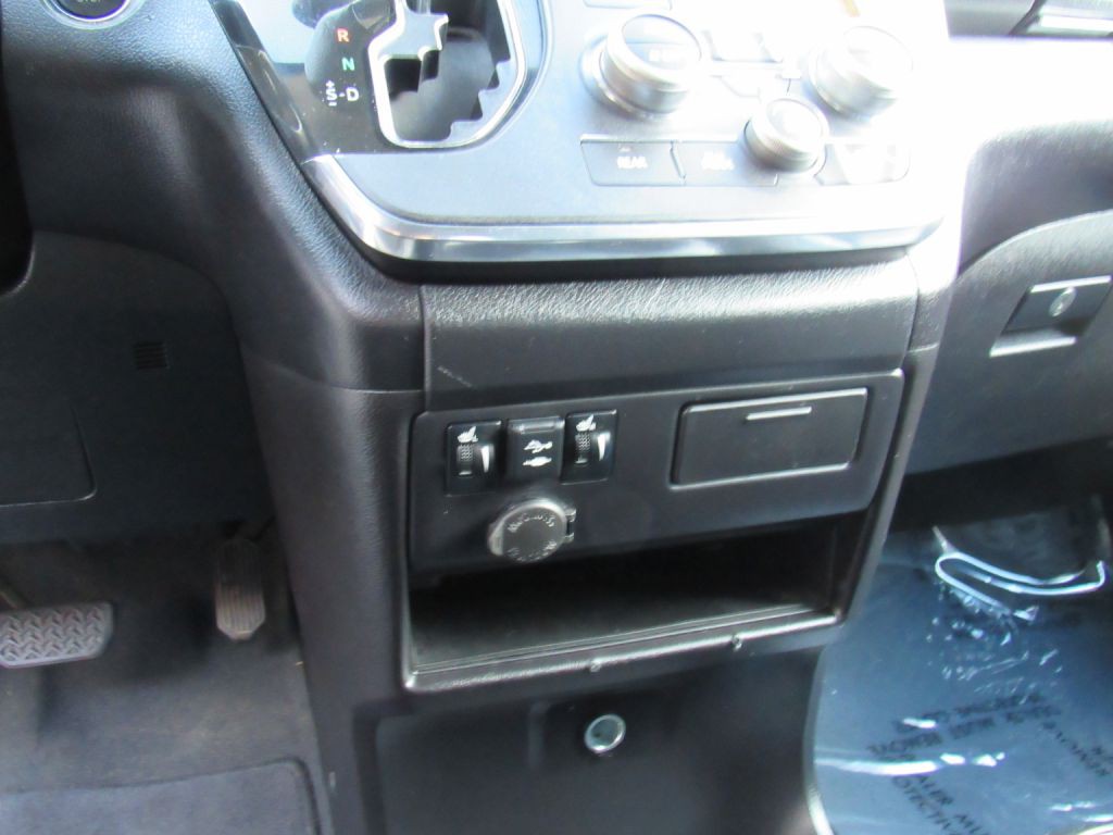 2019 Toyota Sienna Image 19