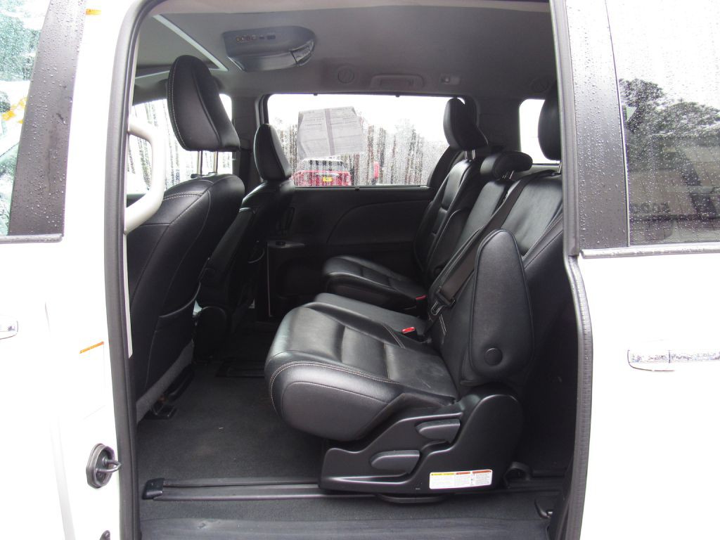 2019 Toyota Sienna Image 36