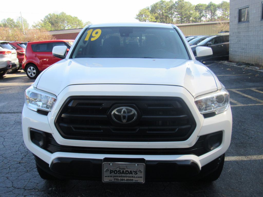 2019 Toyota Tacoma Image 2