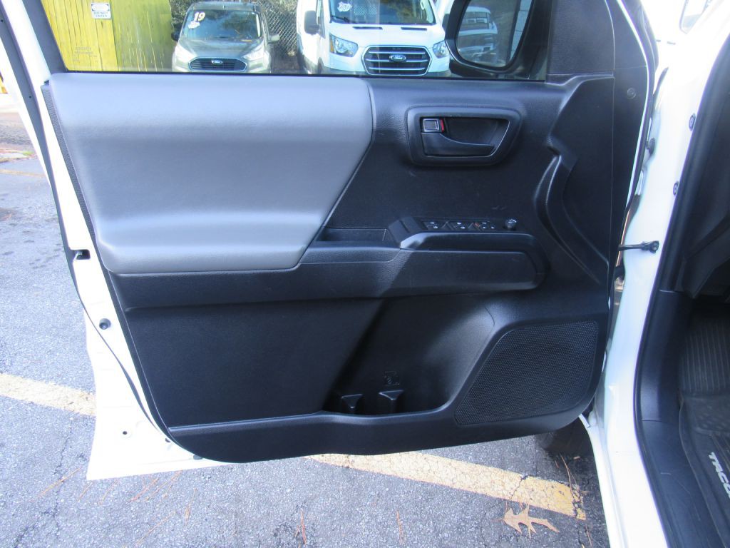 2019 Toyota Tacoma Image 9