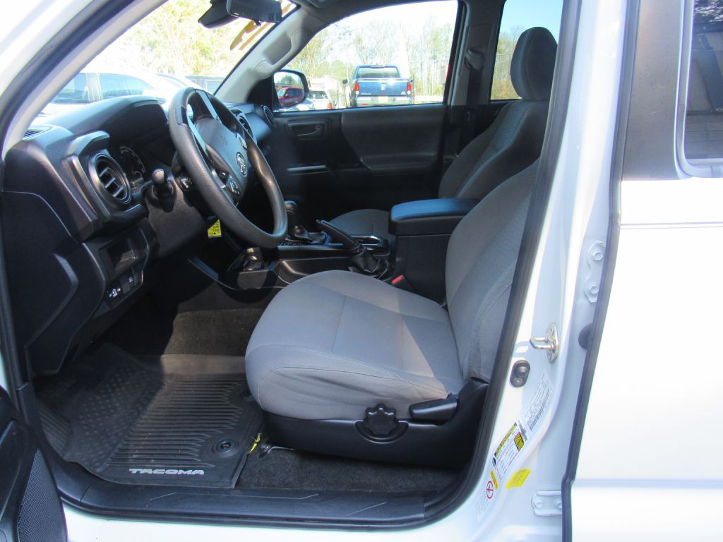 2019 Toyota Tacoma Image 16