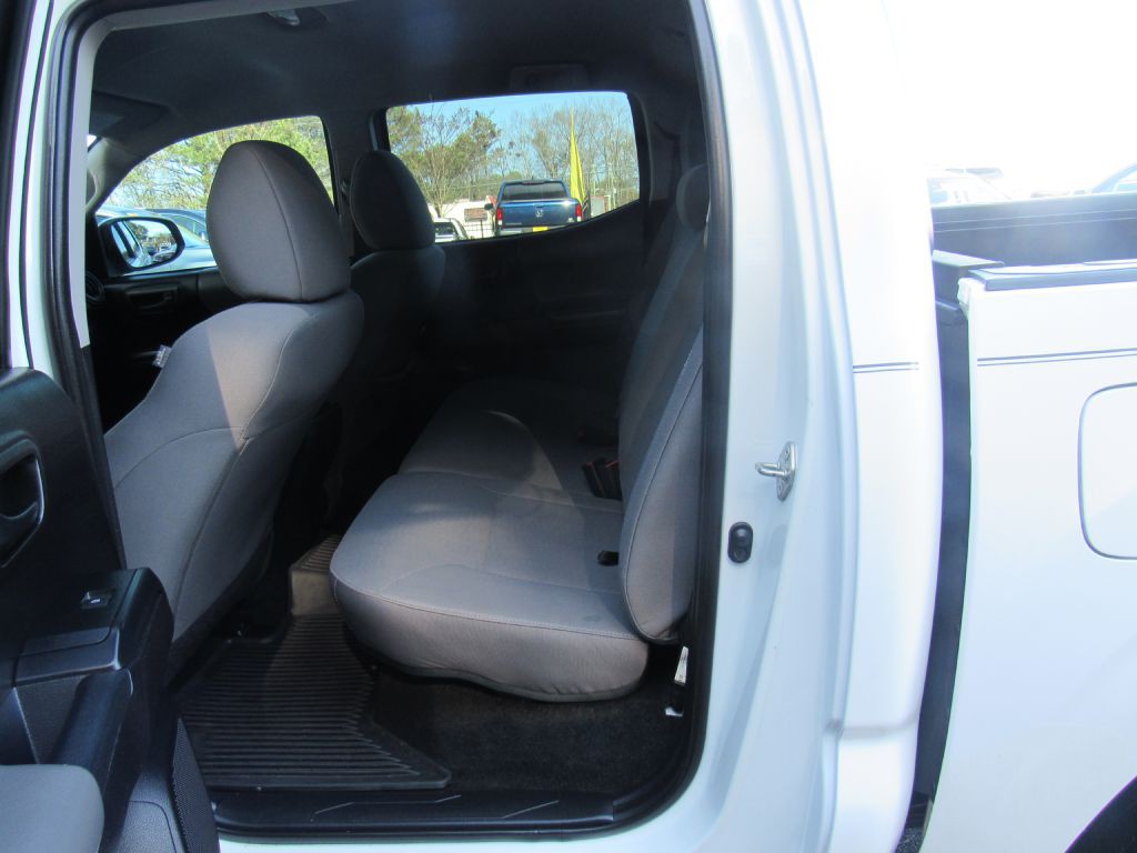 2019 Toyota Tacoma Image 17