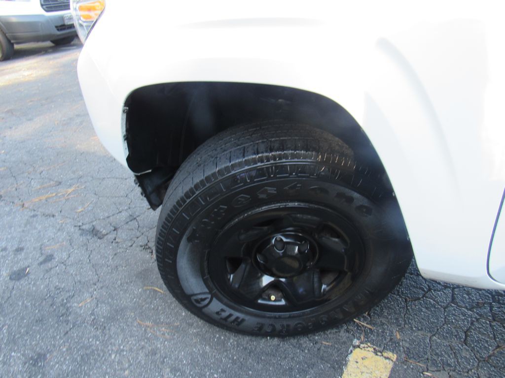 2019 Toyota Tacoma Image 18