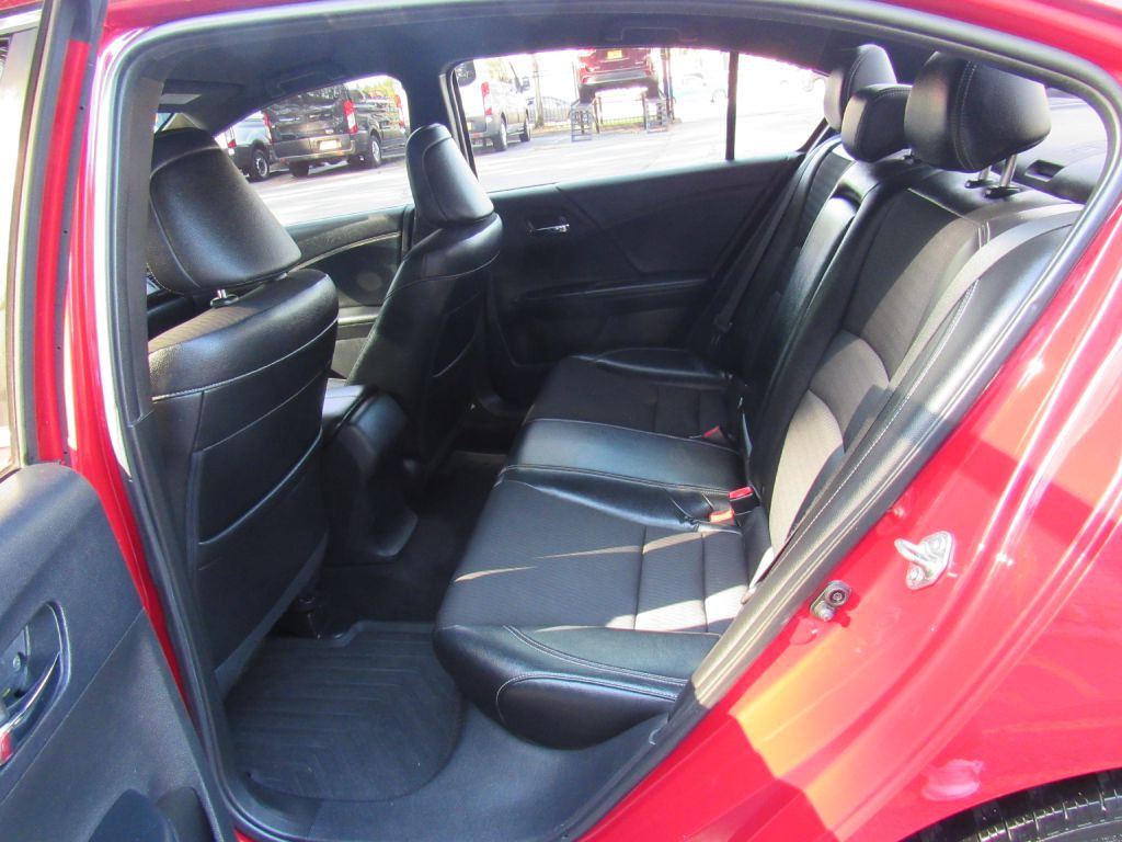 2016 Honda Accord Image 16