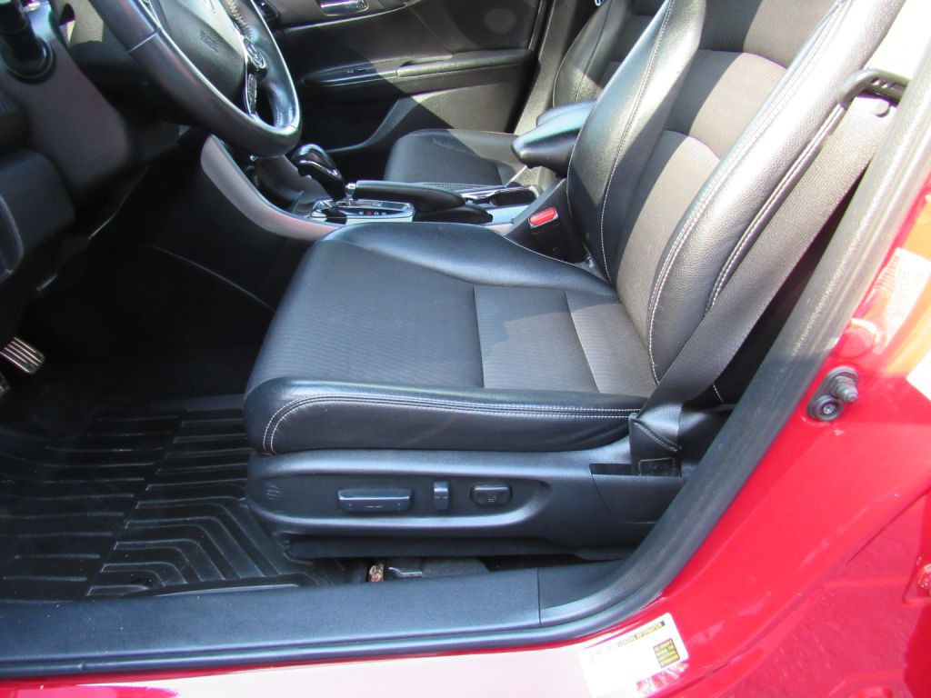 2016 Honda Accord Image 14