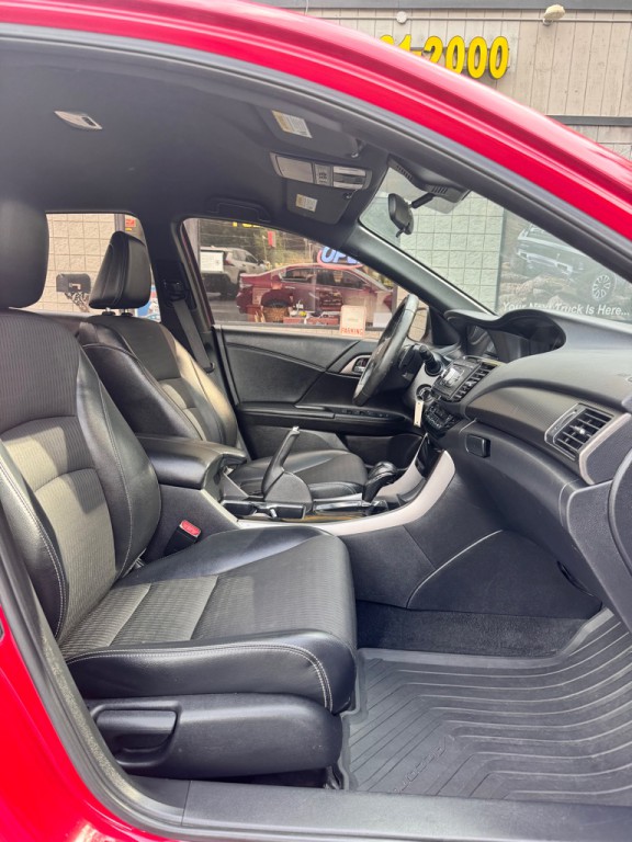 2016 Honda Accord Image 17