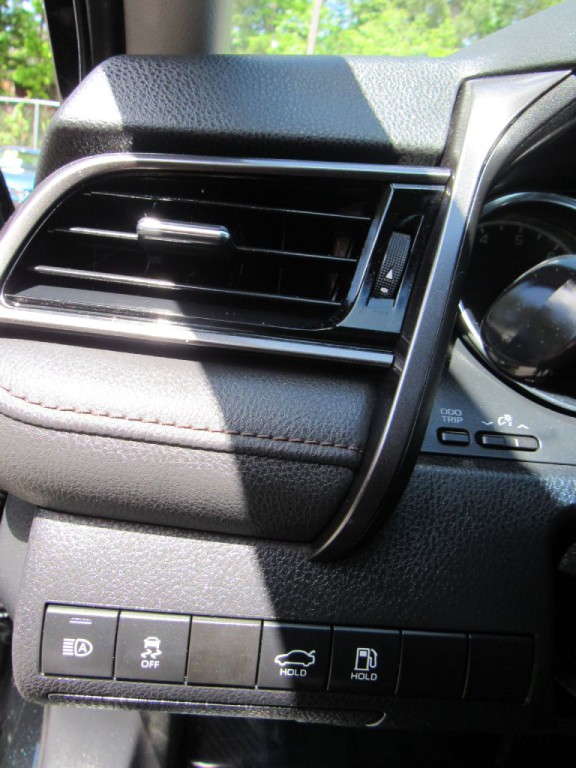 2020 Toyota Camry Image 11