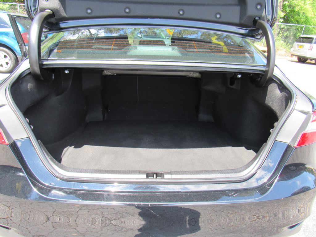 2020 Toyota Camry Image 24