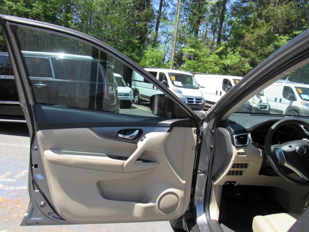 2016 Nissan Rogue Image 9