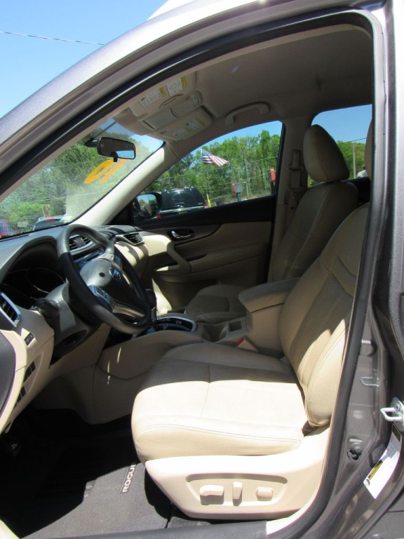 2016 Nissan Rogue Image 11