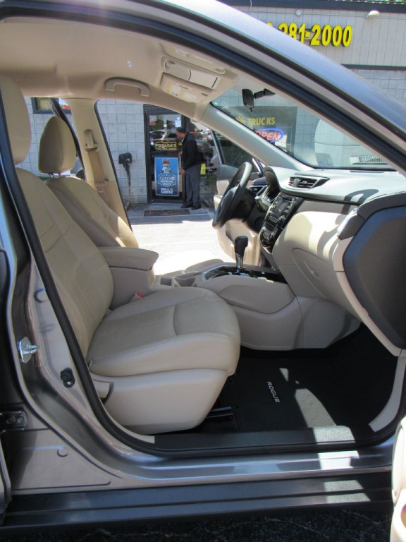 2016 Nissan Rogue Image 13
