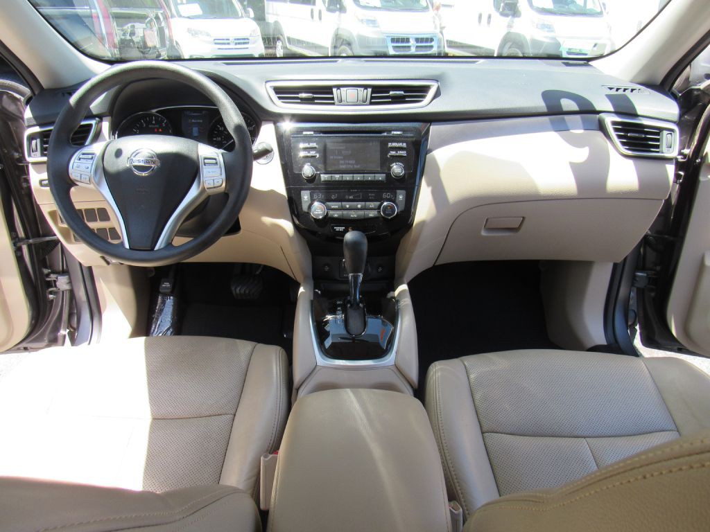2016 Nissan Rogue Image 16