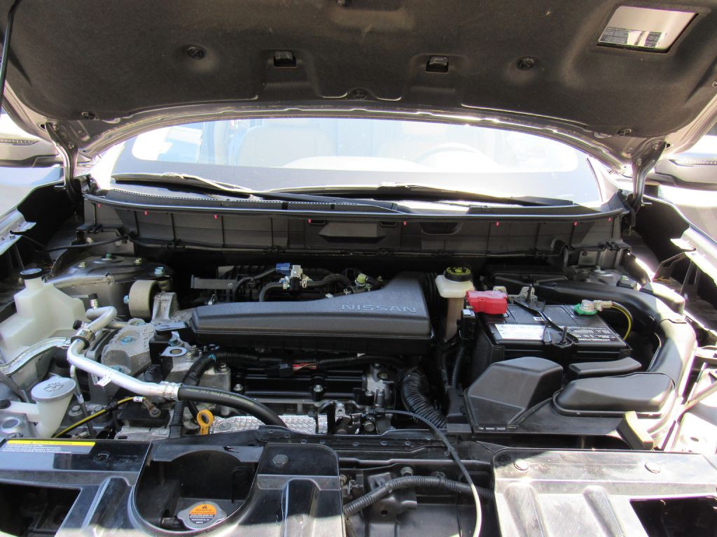 2016 Nissan Rogue Image 24
