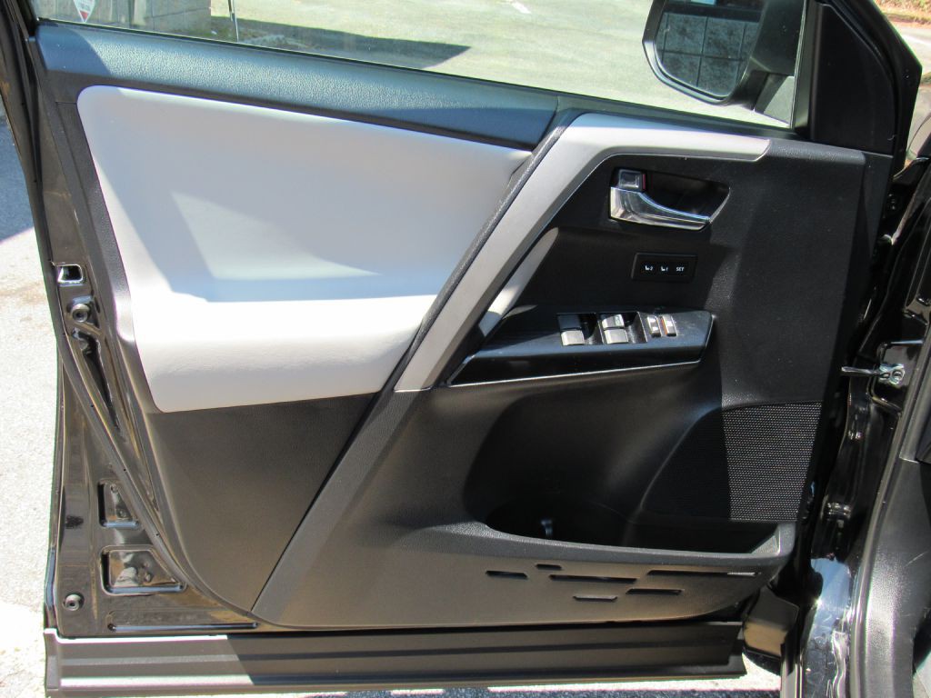 2017 Toyota Rav4 Image 7