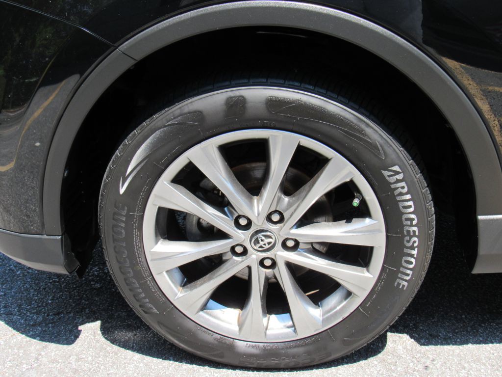 2017 Toyota Rav4 Image 24