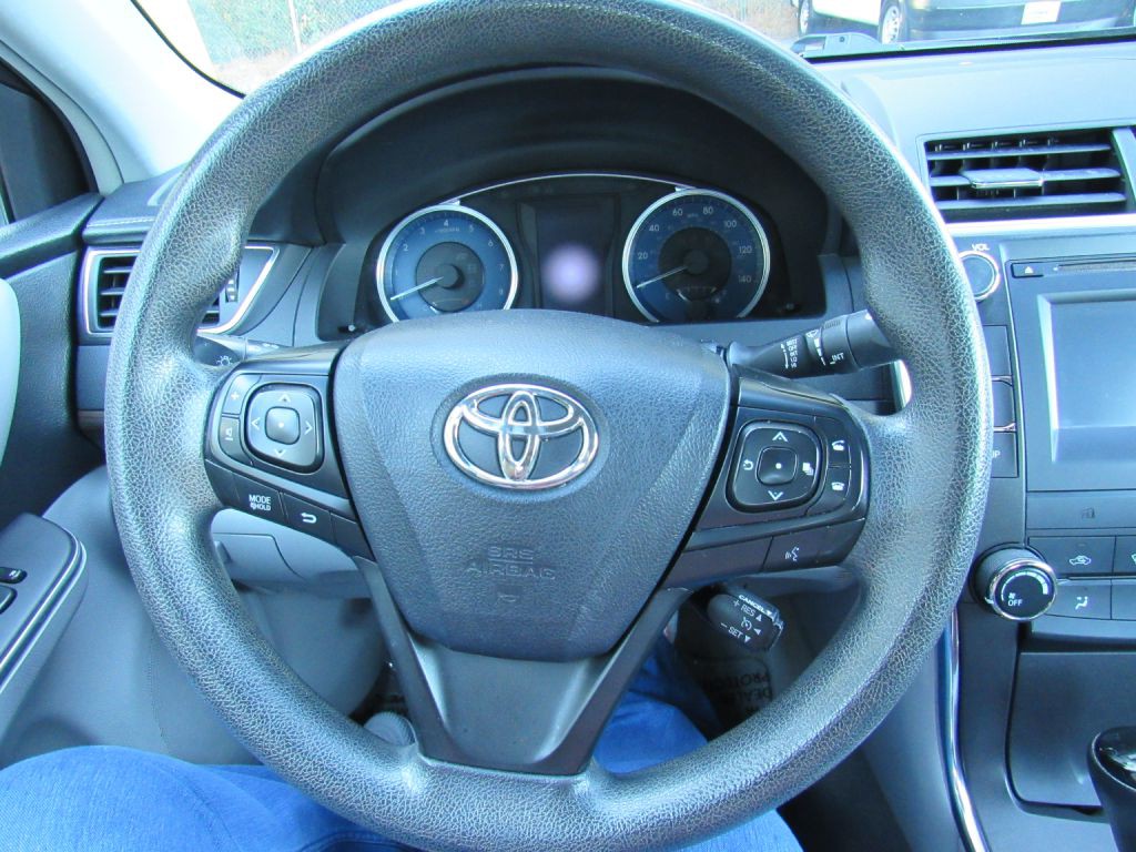 2016 Toyota Camry Image 7