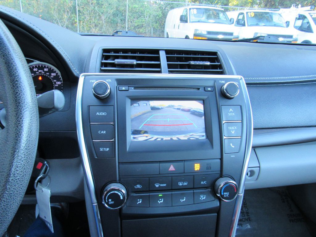 2016 Toyota Camry Image 8