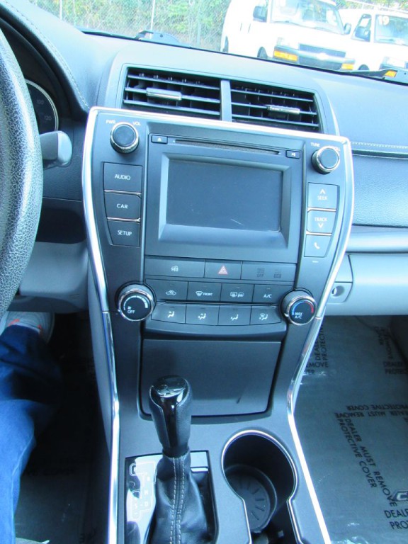 2016 Toyota Camry Image 9