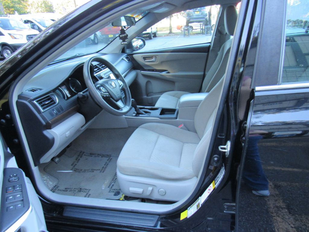 2016 Toyota Camry Image 11