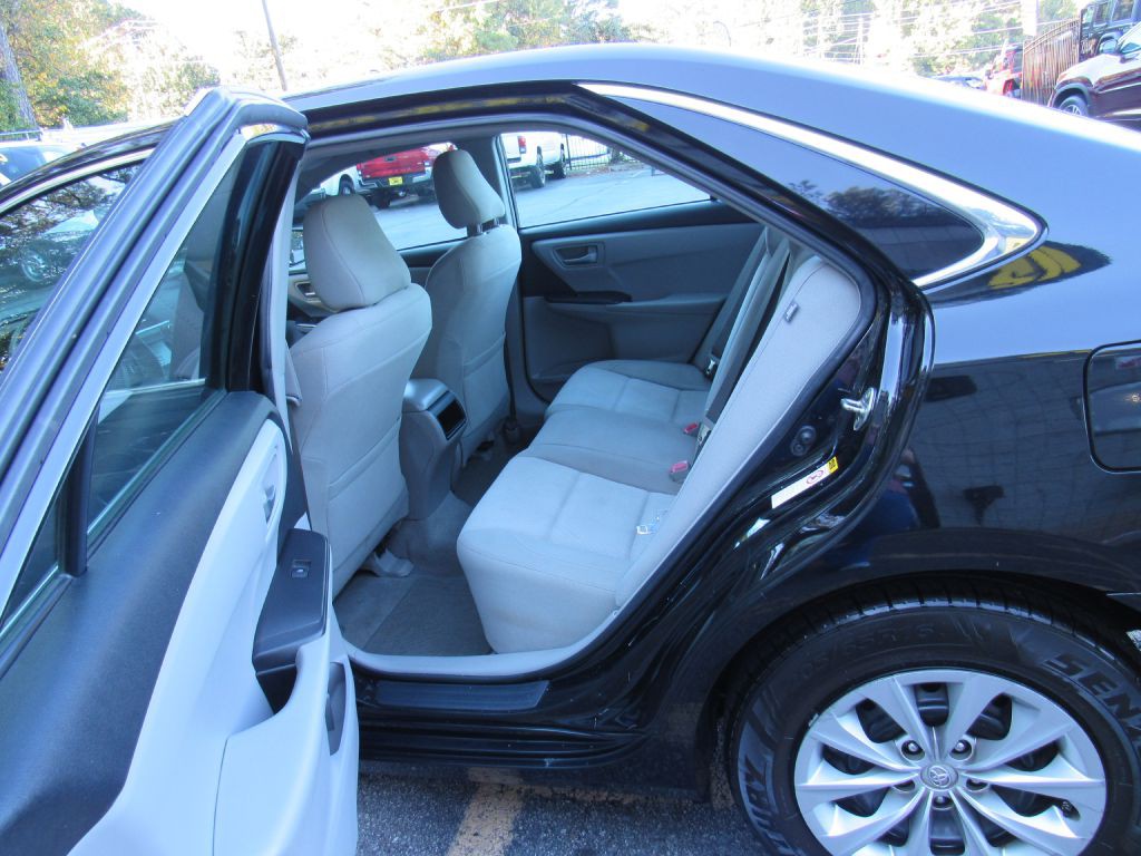 2016 Toyota Camry Image 12
