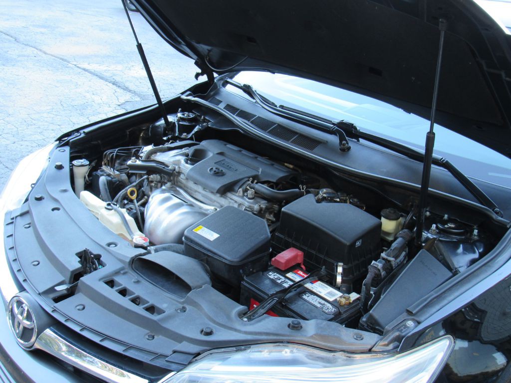 2016 Toyota Camry Image 14