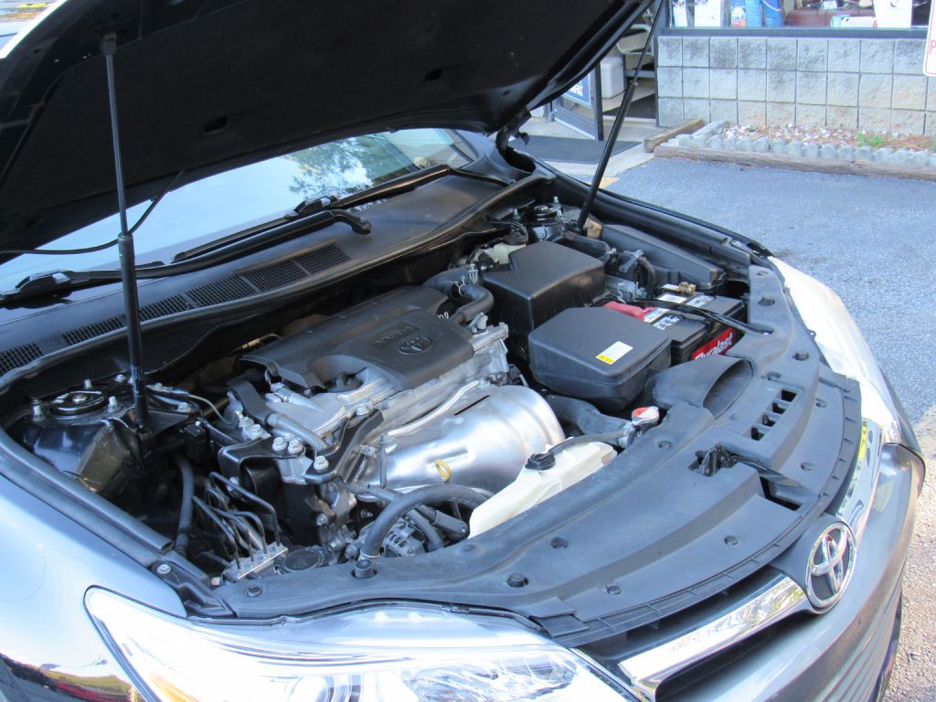 2016 Toyota Camry Image 15