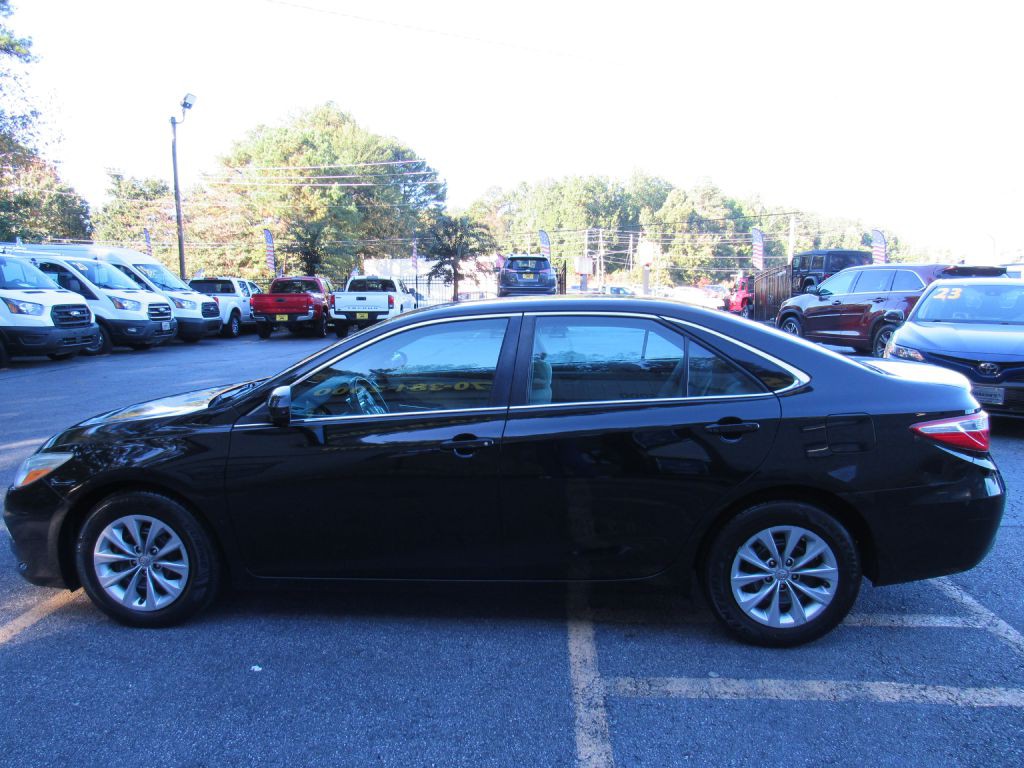 2016 Toyota Camry Image 2