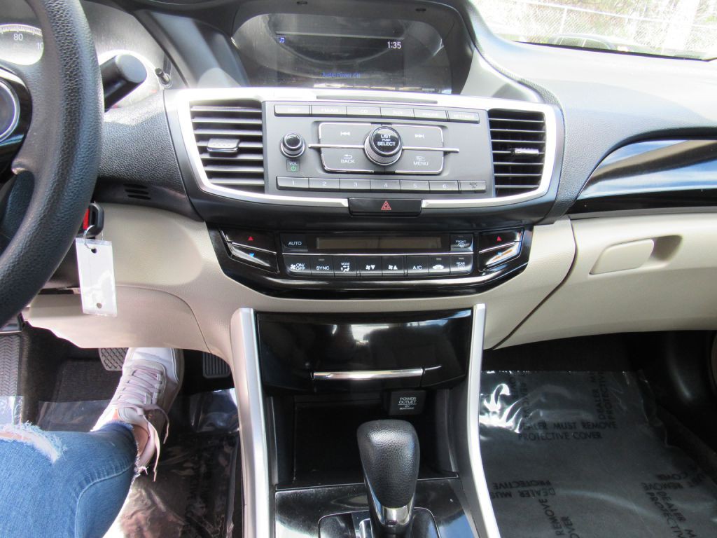 2017 Honda Accord Image 9