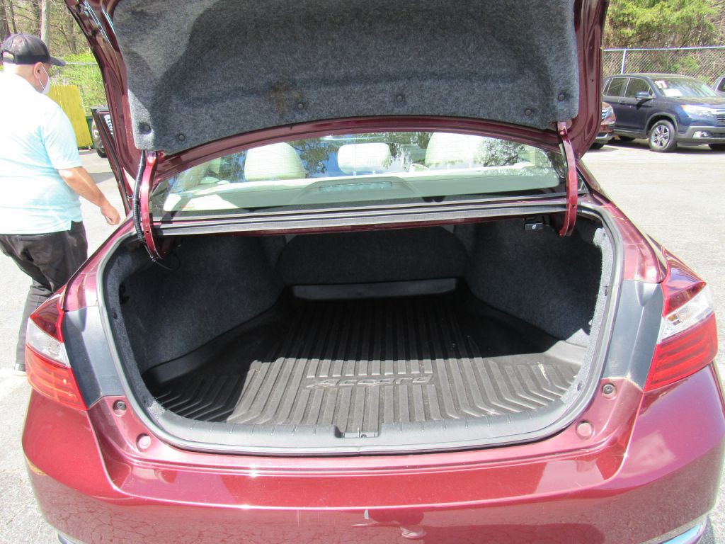 2017 Honda Accord Image 13