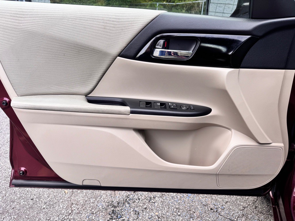 2017 Honda Accord Image 10