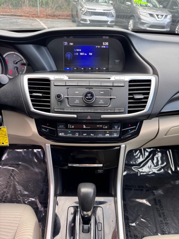 2017 Honda Accord Image 19