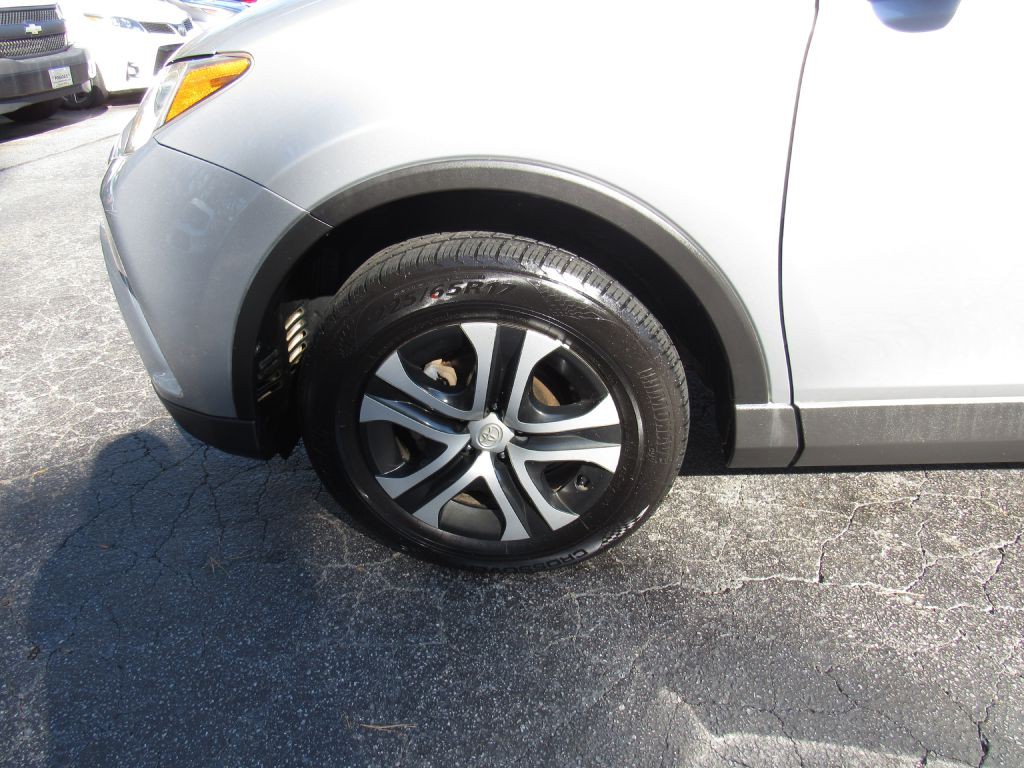 2018 Toyota Rav4 Image 9