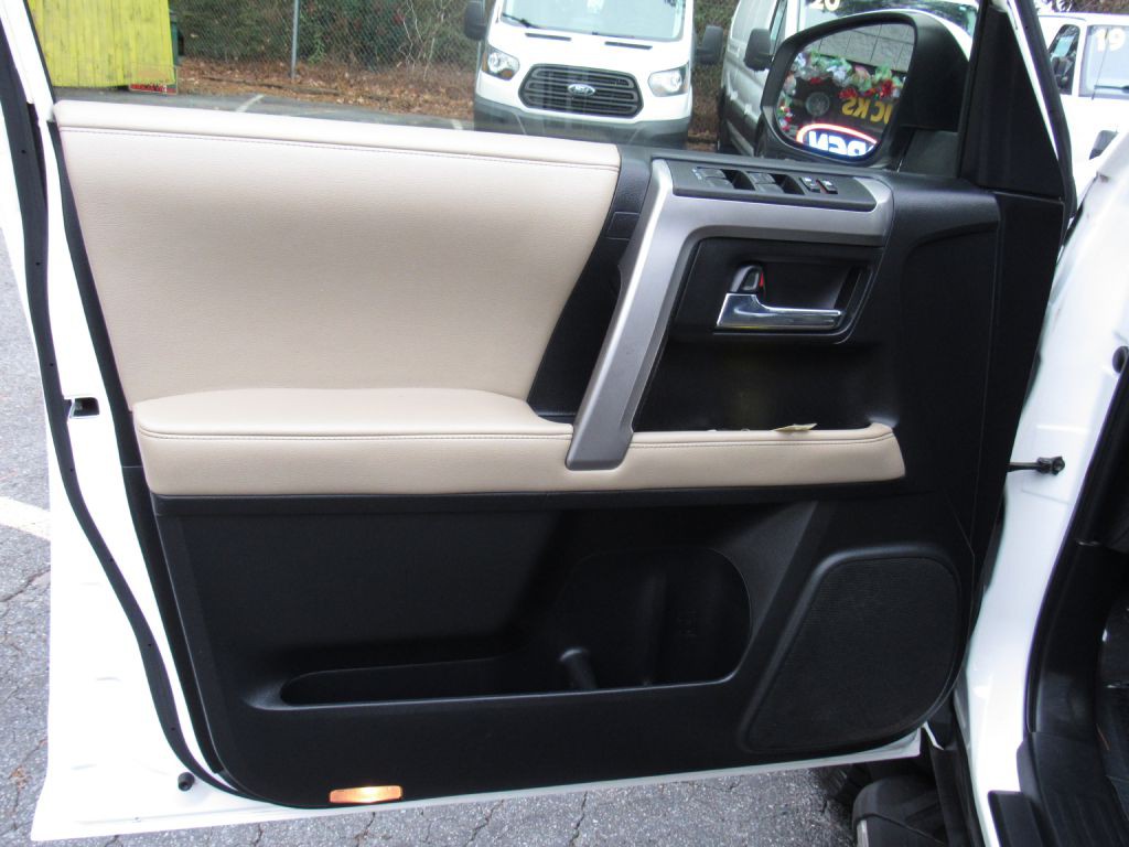 2018 Toyota 4Runner Image 9