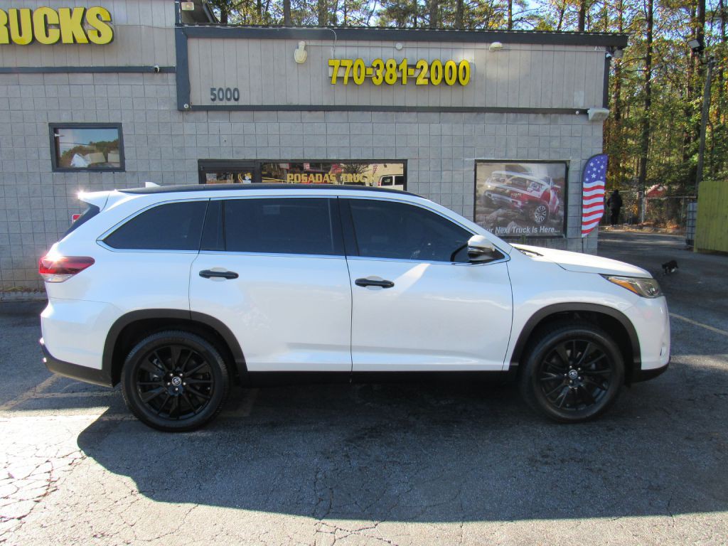 2019 Toyota Highlander Image 1