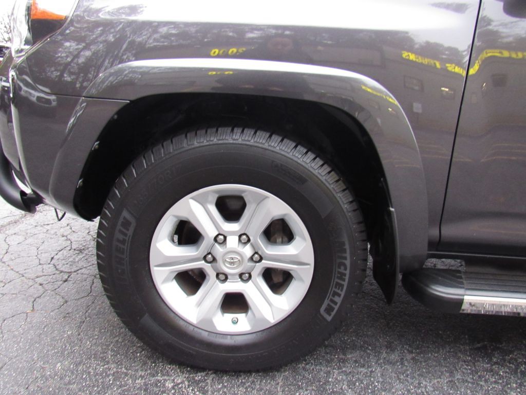 2019 Toyota 4Runner Image 27