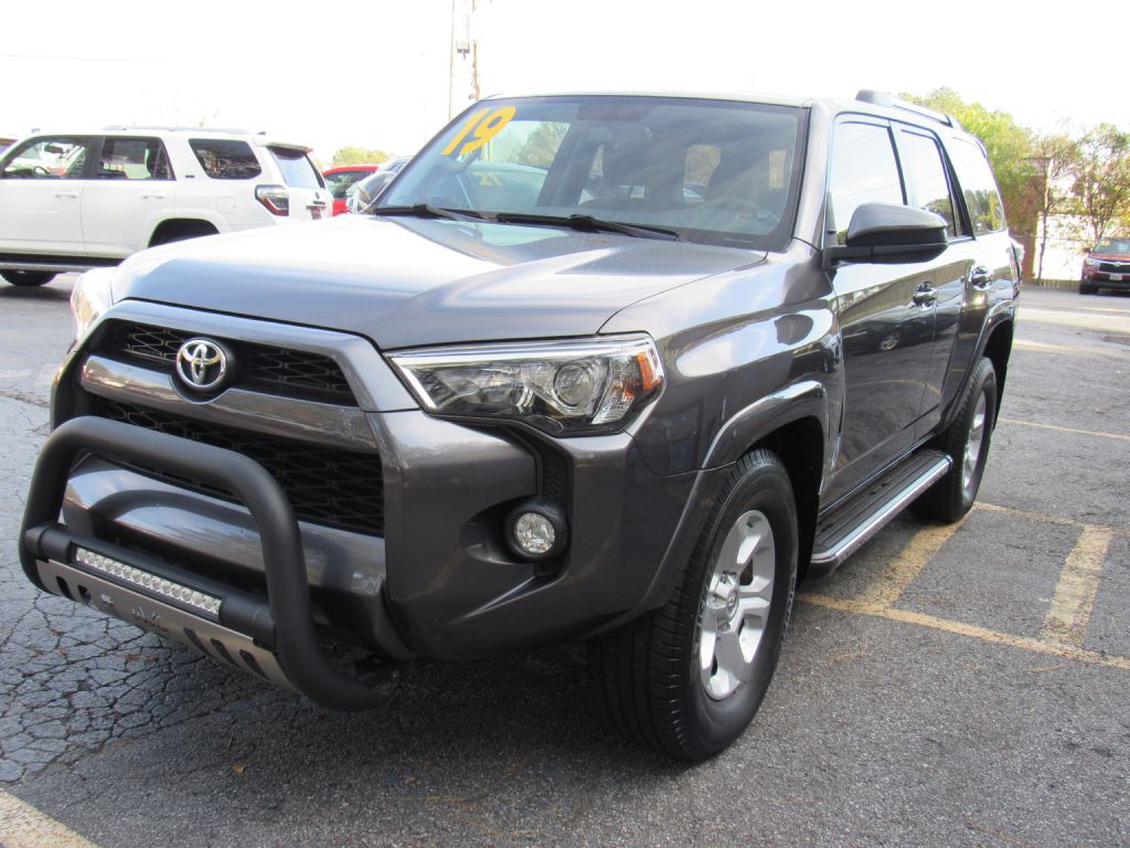 2019 Toyota 4Runner Image 2