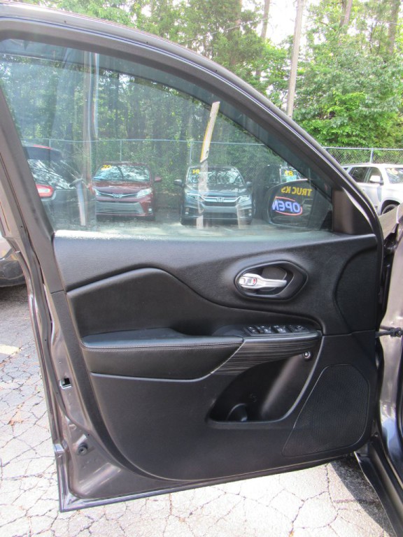 2016 Jeep Cherokee Image 11