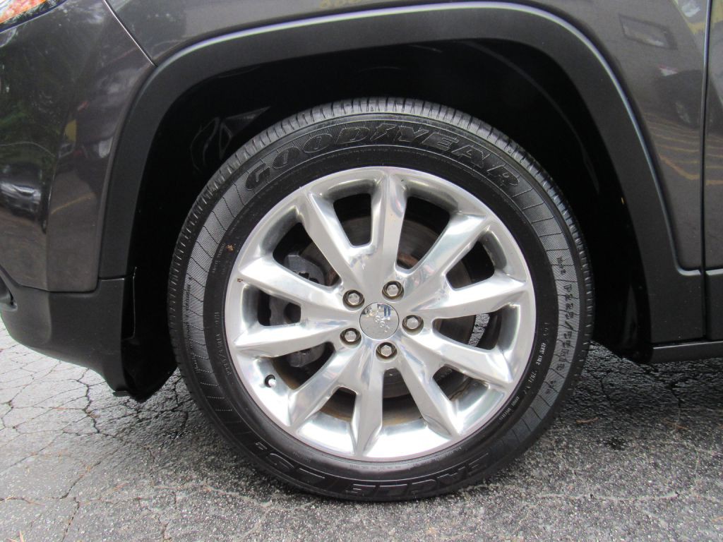 2016 Jeep Cherokee Image 28