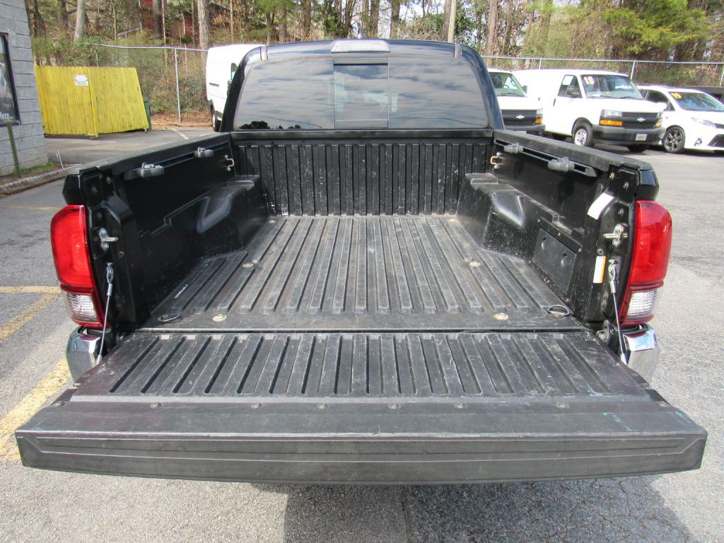 2020 Toyota Tacoma Image 9