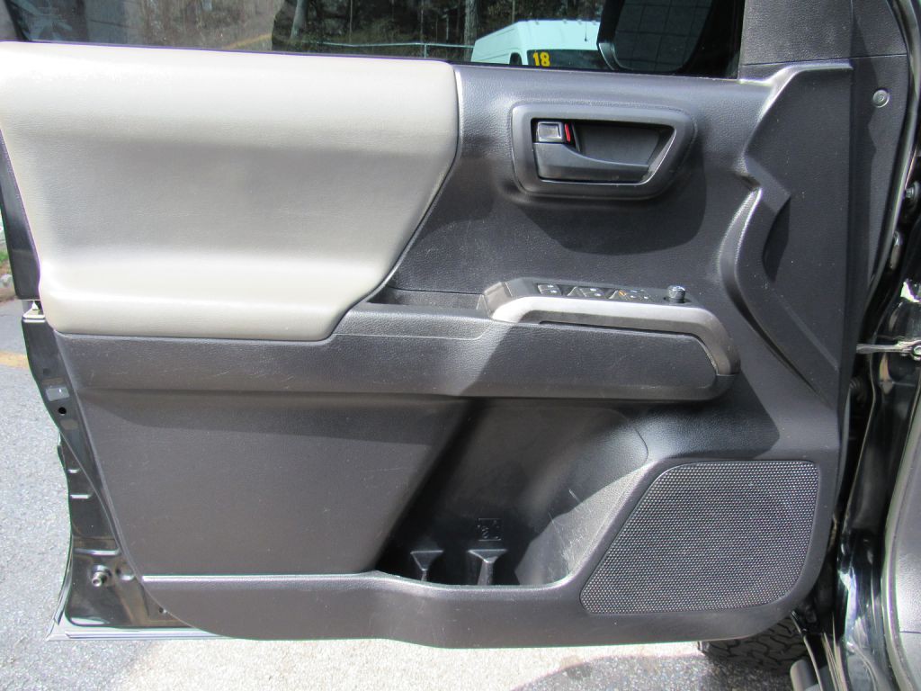 2020 Toyota Tacoma Image 13