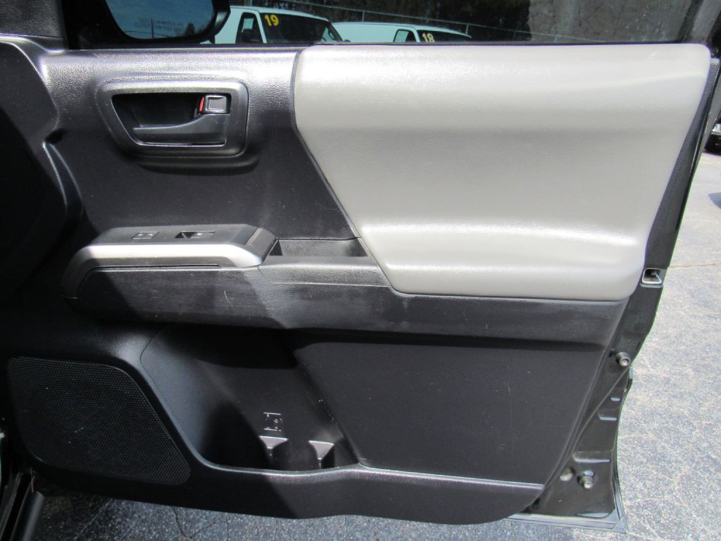 2020 Toyota Tacoma Image 16