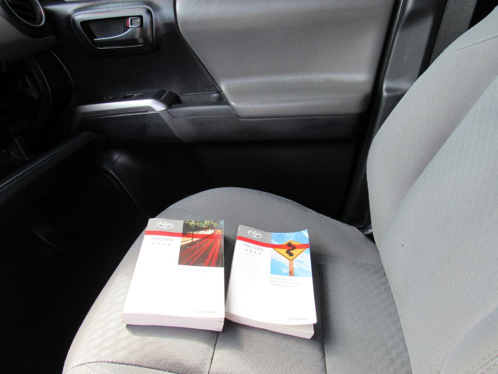 2020 Toyota Tacoma Image 21