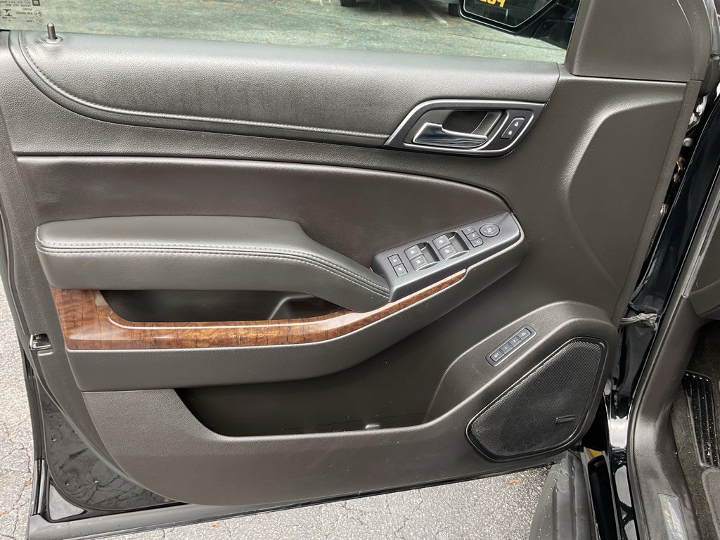 2018 Chevrolet Suburban Image 12