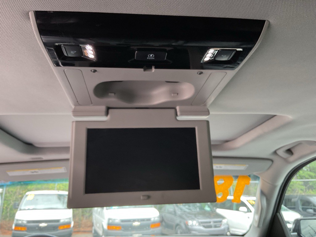 2018 Chevrolet Suburban Image 17