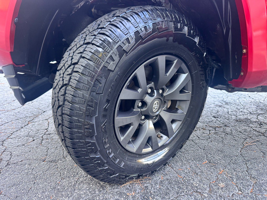 2020 Toyota Tacoma Image 21