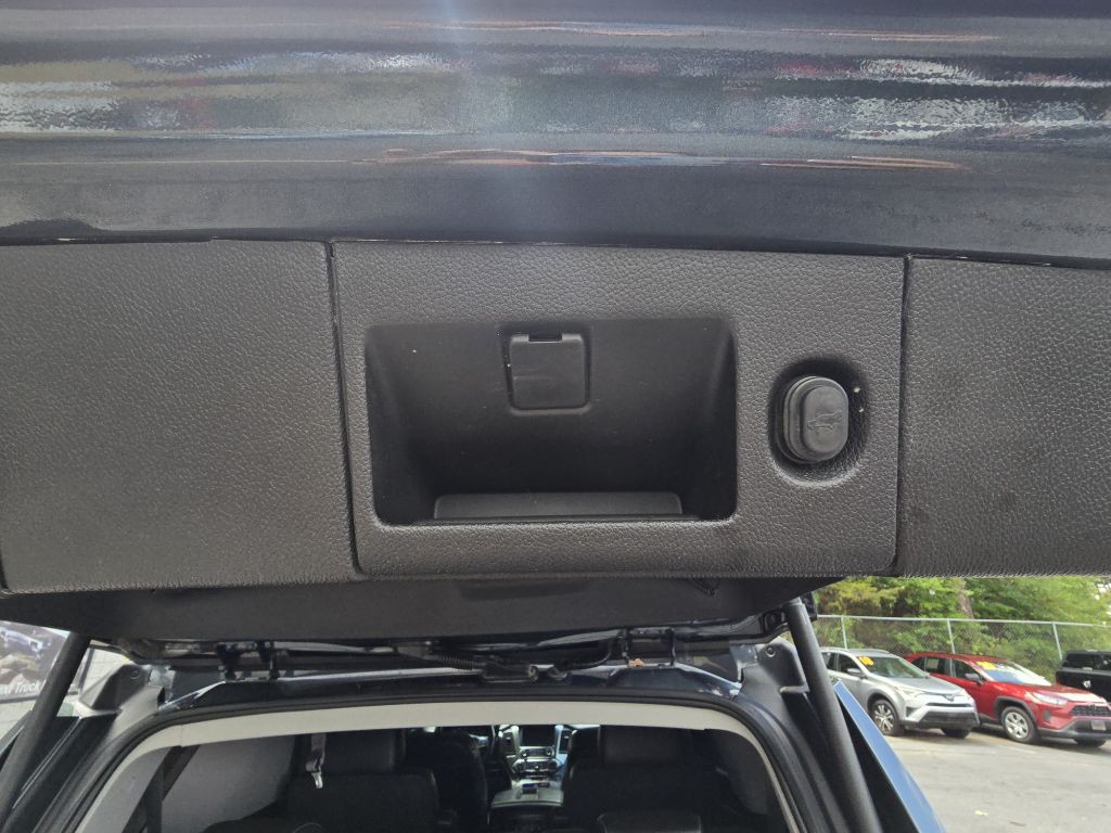 2019 Chevrolet Tahoe Image 12