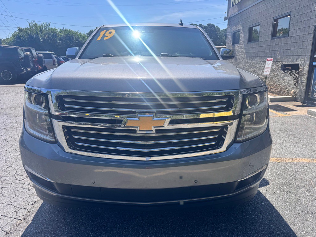 2019 Chevrolet Suburban Image 2