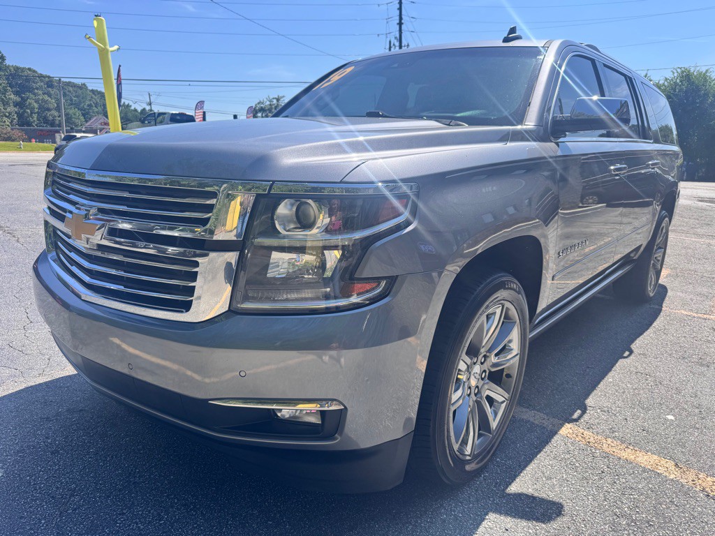2019 Chevrolet Suburban Image 3